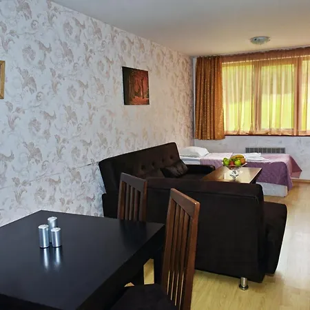 Forest Nook Aparthotel 3*
