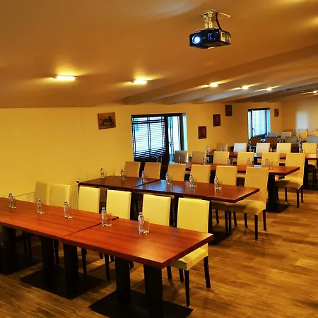 Forest Nook Aparthotel 3*