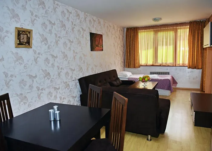 Forest Nook Aparthotel 3*