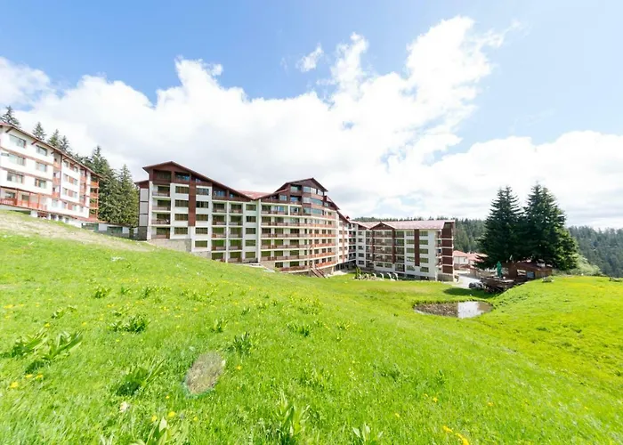 Forest Nook Aparthotel 3*